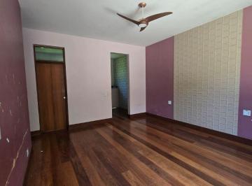 Casa de 4 quartos, Embu das Artes · Casa térrea cinematográfica no centro do Embu da Artes !