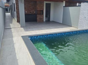 Casa de 3 quartos, Itanhaém · Casa à 1.2km do mar, com 3 quartos, piscina e área gourmet. Localizada em Itanhaém.