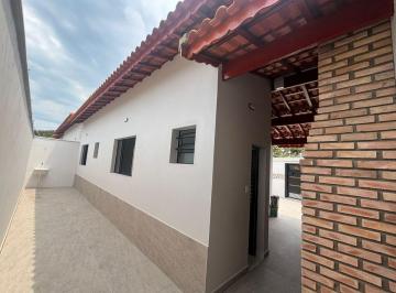Casa de 2 quartos, Itanhaém · Casa à 500m do mar, com 2 quartos, piscina e área gourmet. Localizada em Itanhaém.