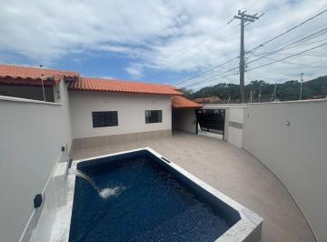 Casa de 2 quartos, Itanhaém · Casa à 500m do mar, com 2 quartos, piscina e área gourmet. Localizada em Itanhaém.