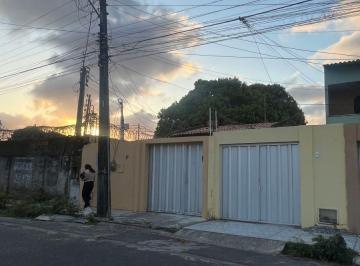 Casa de 2 quartos, Fortaleza · Imóvel para venda possui 182 metros quadrados com 2 suítes em Itaperi - Fortaleza - CE