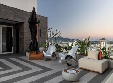 Rooftop real do Timeless, foto da Arrka; área comum · Garden House com quatro suítes e terraço no Timeless