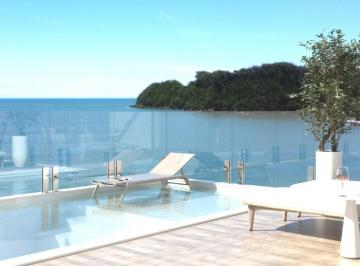 Piscina privativa da cobertura duplex (imagem ilustrativa) · Cobertura duplex frente mar com piscina em Cabeçudas