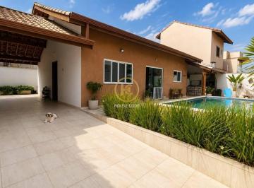f3331286845bbf6b31d76faa81d06f4051fa0382 · Casa à venda com piscina, 3 dormitórios sendo 1 suíte, a 150 metros da praia no bairro Mar e Sol, em