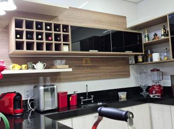 Casa de 3 quartos, Botucatu · Sobrado para venda em Vila Cidade Jardim de 241.00m² com 3 Quartos, 3 Suites e 3 Garagens