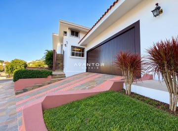 Casa · 300m² · 4 Quartos · 3 Vagas · Casa Mobiliada e totalmente reformada com mais de 300m2 a 4 quadras do Centro.