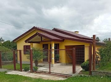 Casa · 132m² · 3 Quartos · 2 Vagas · Casa à venda com 3 dormitórios e quintal na Martinica Viamão.