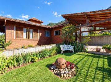 Casa · 240m² · 3 Quartos · 2 Vagas · Casa com 3 quartos no bairro de Iucas, Teresópolis.