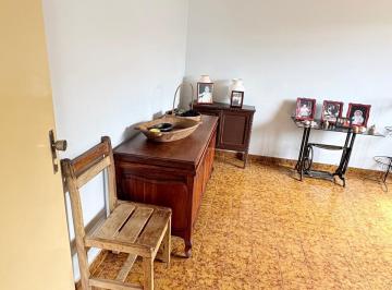 Casa de 3 quartos, Goiânia · Imóvel excelente, com muito espaço. Casa arejada e quartos grandes.