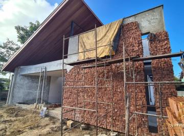 Linda Casa Térrea com 192m² 3 Suítes · Linda Casa Térrea com 192m² 3 Suítes