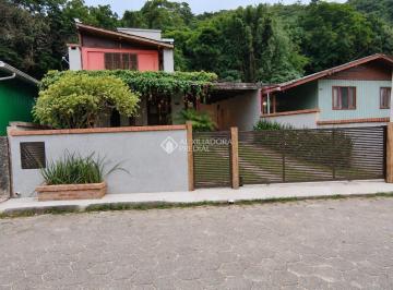 Casa · 190m² · 3 Quartos · 2 Vagas · Casa ampla e exclusiva na Praia da Pinheira
