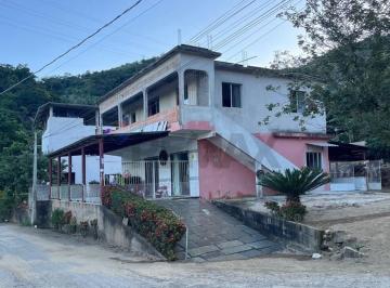 Casa · 175m² · 5 Quartos · 4 Vagas · Casa de 2 Pavimentos com Vista Verde e Clima Agradável