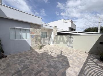 Casa · 70m² · 3 Quartos · 2 Vagas · Casa à Venda em Pinhalzinho com 3 Dormitórios, Suíte, Piscina e Churrasqueira