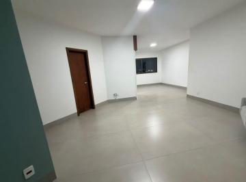 746c7e1312e039c5e18298b2fe93e38b3d313959 · Apartamento no bairro Martins com três quartos, uma suíte e duas vagas de garagem.