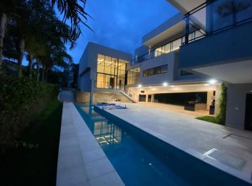 Casa · 780m² · 5 Quartos · 2 Vagas · Residencial Aldeia do Vale - Sobrado mobiliado 5 suítes plenas à Venda no Residencial Aldeia do Vale