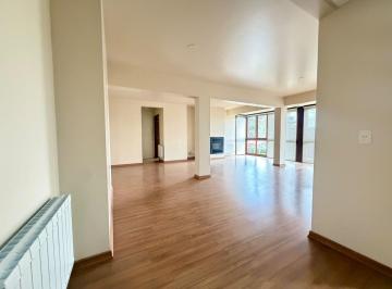 2dfcc0f0b570c01143b0e23ed6e9e86a4e08afea · Apartamento semimobiliado de alto padrão em Gramado