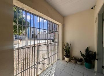 6ba064c3489d3cc498470d4018377609604b5db6 · Casa para alugar em Areia Preta com 2 quartos, quintal, edícula e localização em frente à praça - 93