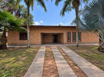 Casa · 250m² · 3 Quartos · 4 Vagas · Casa térrea para locação no Centro de Guararema | 3 quartos e 2 suítes