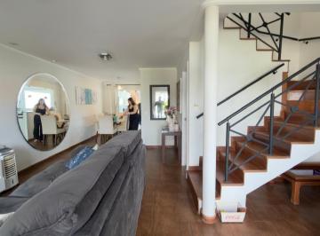 03ee632b252e8fe6e426ac56e00d464be5a560a0 · Excelente Sobrado à venda em condomínio, Villagio, com 131,23 m², 3 Quartos, 1 Suíte, Localizado no