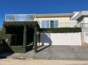 Casa · 300m² · 5 Quartos · 3 Vagas · Casa em Rua Sem Saída na Pedra Branca, Próxima ao Lago