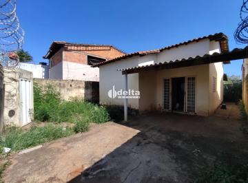 Casa · 300m² · 3 Quartos · 2 Vagas · Casa com 03 quartos sendo 01 suite disponível para locação no bairro Shopping Park em Uberlândia-MG.