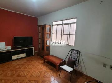 Casa · 250m² · 3 Quartos · 3 Vagas · Casa com 3 quartos sendo 1 suíte disponível para venda no bairro Pacaembu, Uberlândia-MG