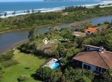 Casa · 175m² · 4 Quartos · Casa de alto padrão com vista para o mar e acesso à Lagoa do Siriú