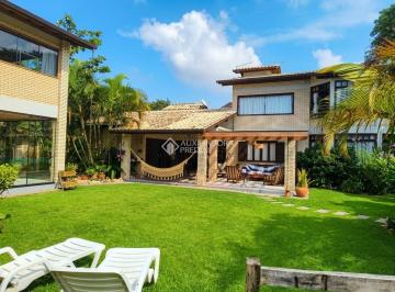 Casa · 320m² · 4 Quartos · Casa