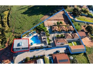 Casa · 230m² · 2 Quartos · 3 Vagas · Sobrado para venda em Centro de 230.00m² com 2 Quartos, 2 Suites e 3 Garagens