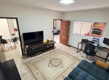 Casa de 3 quartos, Botucatu · Casa para venda em Jardim Chácara Dos Pinheiros de 121.00m² com 3 Quartos, 1 Suite e 2 Garagens