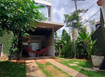 Casa · 107m² · 2 Quartos · 2 Vagas · Sobrado Triplex Água Verde