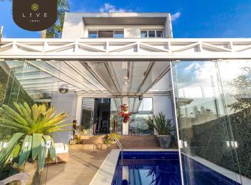 Casa · 326m² · 3 Quartos · 4 Vagas · Sobrado de Alto Padrão à Venda com 03 quartos, sendo 01 suíte master e 04 vagas de garagem no bairro