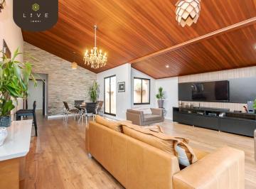 Casa · 238m² · 2 Quartos · 2 Vagas · Oportunidade no bairro Ahú : Casa térrea com 2 quartos, 1 suíte e edícula à venda em Curitiba/PR