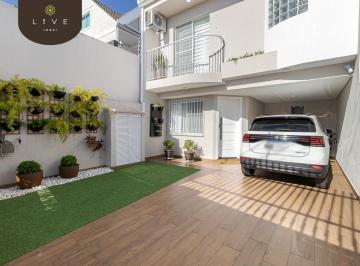 Casa · 163m² · 3 Quartos · 3 Vagas · Sobrado Triplex com 03 quartos, sendo 01 suíte com hidromassagem, 03 vagas de garagem, no bairro Vis