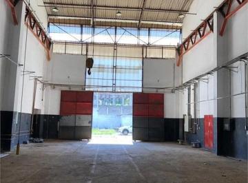 Comercial · 2000m² · 10 Vagas · Locação de Galpão Comercial de Alto Padrão no Centro de Mairinque-SP: 5 Salas, 4 Banheiros, 10 Vagas