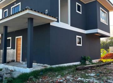 Casa de 4 quartos, Saquarema · Saquarema Barra Nova. A 100 mts Praia. Linda Residência duplex 4 qts 3 suites e deps