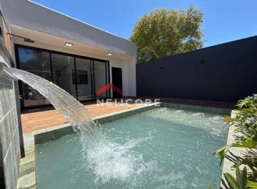 Casa · 145m² · 3 Quartos · 2 Vagas · Casa em Rua das Carnaúbas - Parque das Bandeiras - Maringá/PR