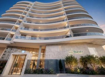 Apartamento · 156m² · 4 Quartos · 3 Vagas · Apartamento novo com 4 quartos e vista para o mar na região da praia de Peracanga, localizado na Ens