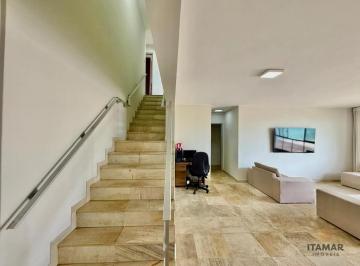 Apartamento · 256m² · 4 Quartos · 1 Vaga · Cobertura mobiliada com 4 dormitórios e vista para o mar no Centro de Guarapari