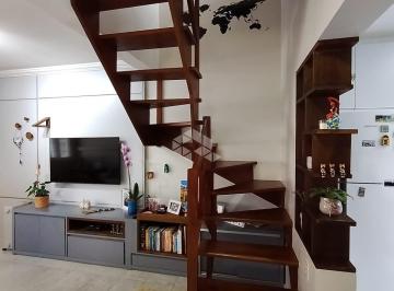 Casa · 77m² · 2 Quartos · 2 Vagas · Casa sobrado com 2 suítes, pátio no Bairro Guarujá