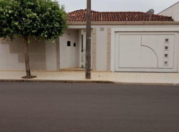 Casa de 4 quartos, Araçatuba · Casa à Venda no Bairro Rosele em Araçatuba/SP