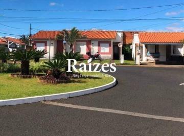 Casa · 45m² · 2 Quartos · 1 Vaga · Casa em Condomínio Fechado 2 Quartos sendo 1 Suíte no Bairro Aclimação em Uberlândia