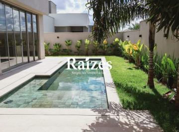 Casa · 330m² · 3 Quartos · 2 Vagas · Casa em Condomínio Fechado com 3 Suítes, Varanda Gourmet e Lazer Completo em Uberlândia