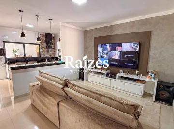 Casa · 100m² · 3 Quartos · 4 Vagas · Casa Residencial à venda no Shopping Park Sul em Uberlândia com 3 quartos sendo 1 suíte com closet