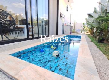 Casa · 280m² · 4 Quartos · 3 Vagas · Casa em Condomínio Fechado com 4 suítes em Uberlândia – Granja Marileusa