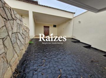 Casa · 220m² · 4 Quartos · 3 Vagas · Casa espaçosa para Locação no Bairro Vigilato Pereira em Uberlândia