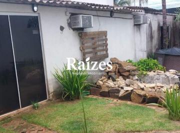 Casa · 202m² · 4 Quartos · 2 Vagas · Casa sobrado no Jardim Brasília com 4 quartos sendo 1 suíte