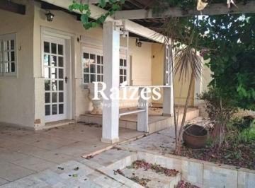 Casa · 270m² · 4 Quartos · 2 Vagas · Casa à Venda com 4 Quartos sendo 1 Suíte no Cidade Jardim e com 270 m²