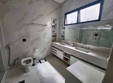 Casa · 198m² · 3 Quartos · 3 Vagas · Casa em condomínio fechado com 3 suítes na zona sul