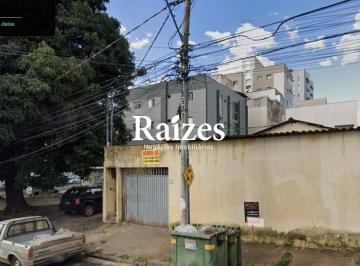 Terreno · 360m² · 2 Vagas · CASA PRÓXIMO A PREFEITURA COM TERRENO DE 360M2